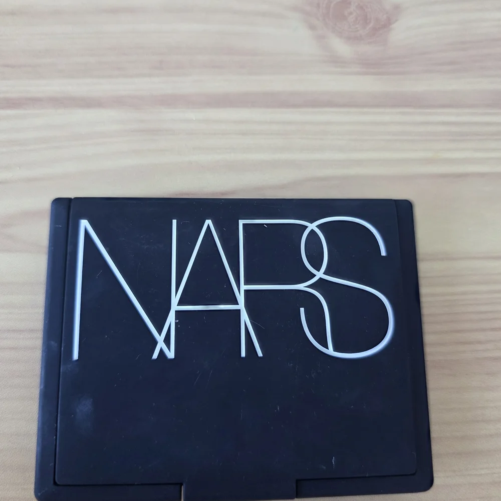 NARS Translucent Crystal Compact - Picture 1 of 4